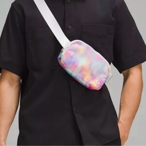 NWT lululemon Everywhere belt bag 1L in Prism Wash print